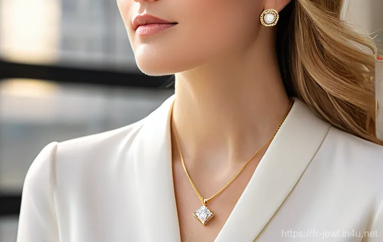 가성비 좋은 골드 도금 목걸이 - **"Dynamic Layering: Modern Gold-Plated Necklaces with Organic and Bold Elements"**
    A stylish yo...