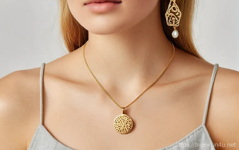 가성비 좋은 골드 도금 목걸이 - **"Understated Elegance: Professional Gold-Plated Necklace for Daily Chic"**
    A refined woman, in...